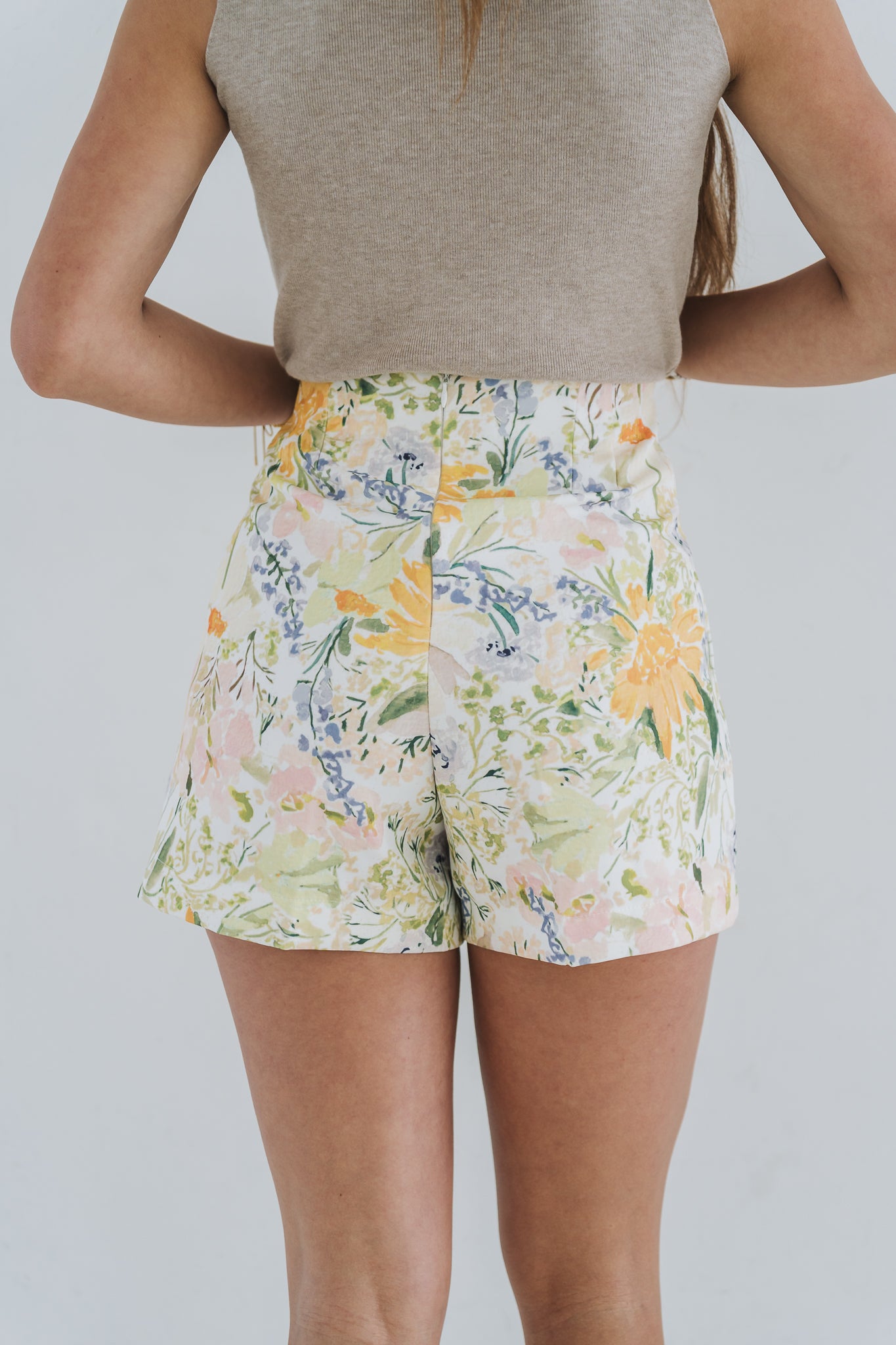 Statement Short Pastel