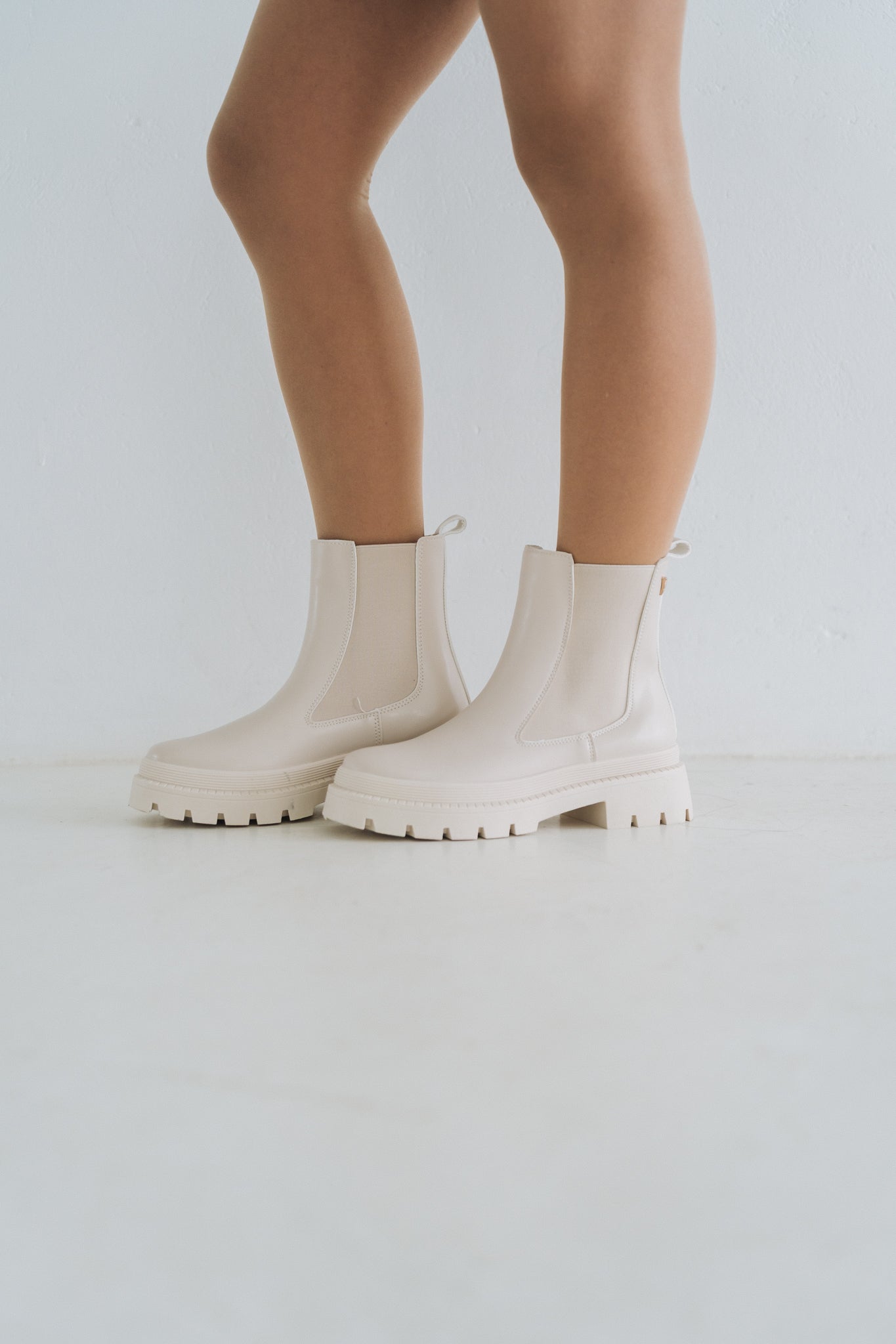 Chelsea Boot Cream