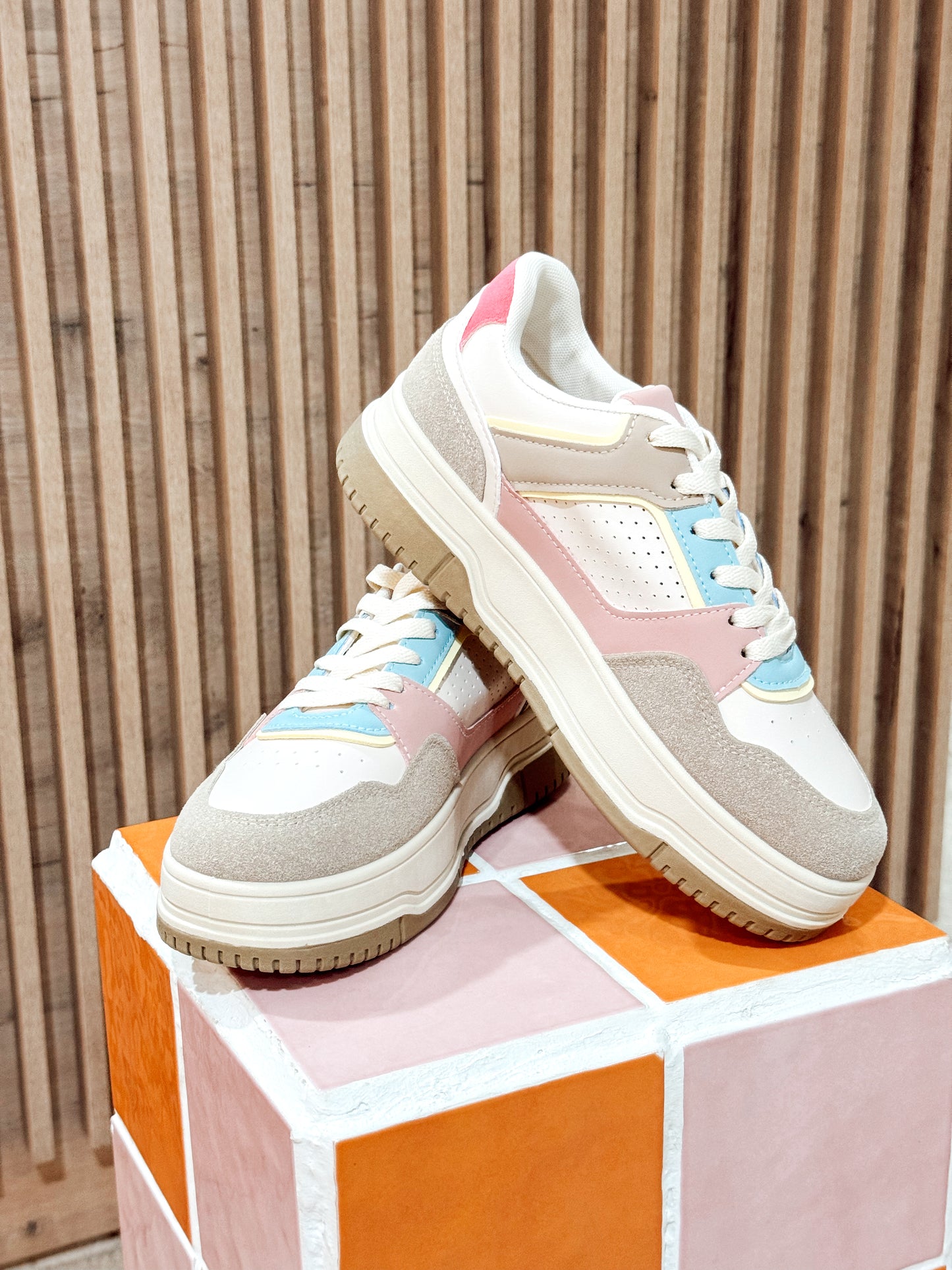 Retro Sneaker Peach