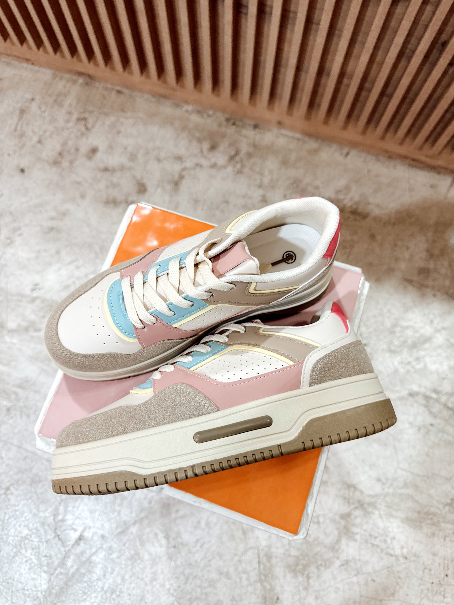 Retro Sneaker Peach