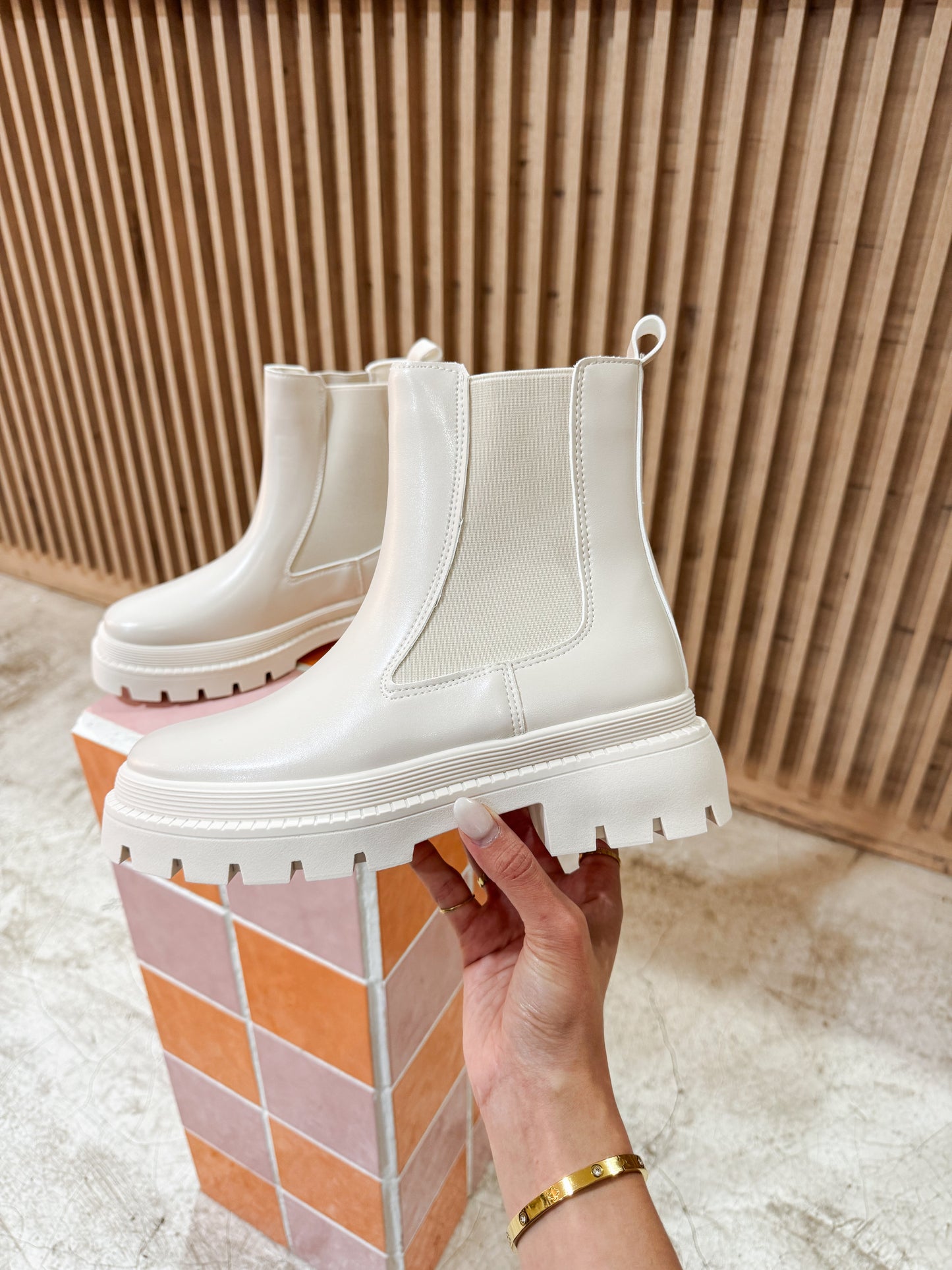 Chelsea Boot Cream