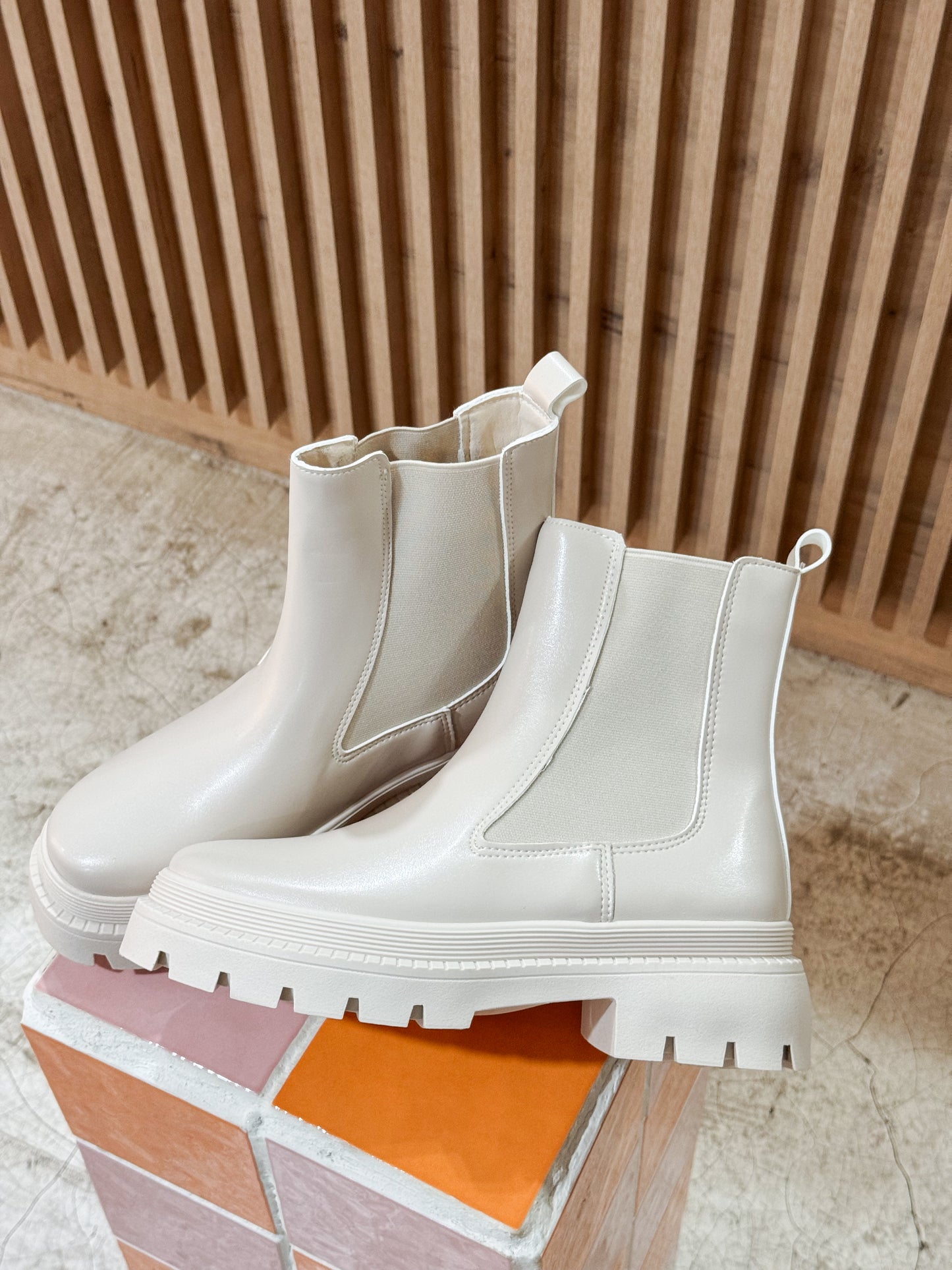 Chelsea Boot Cream