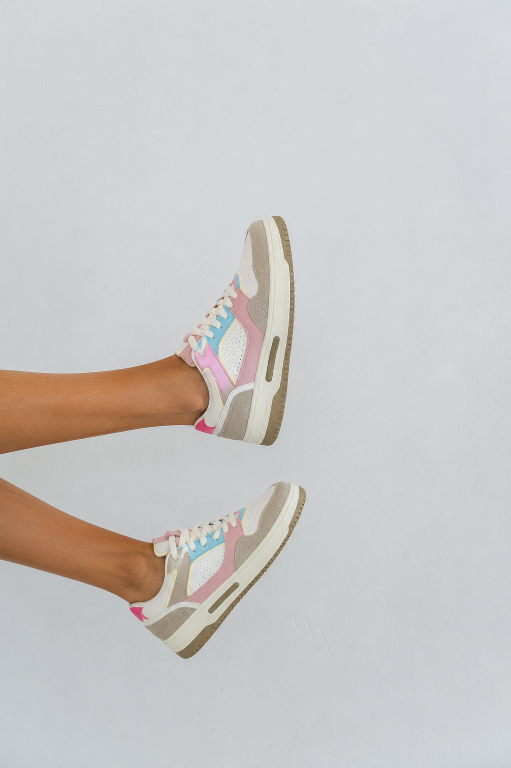 Retro Sneaker Peach