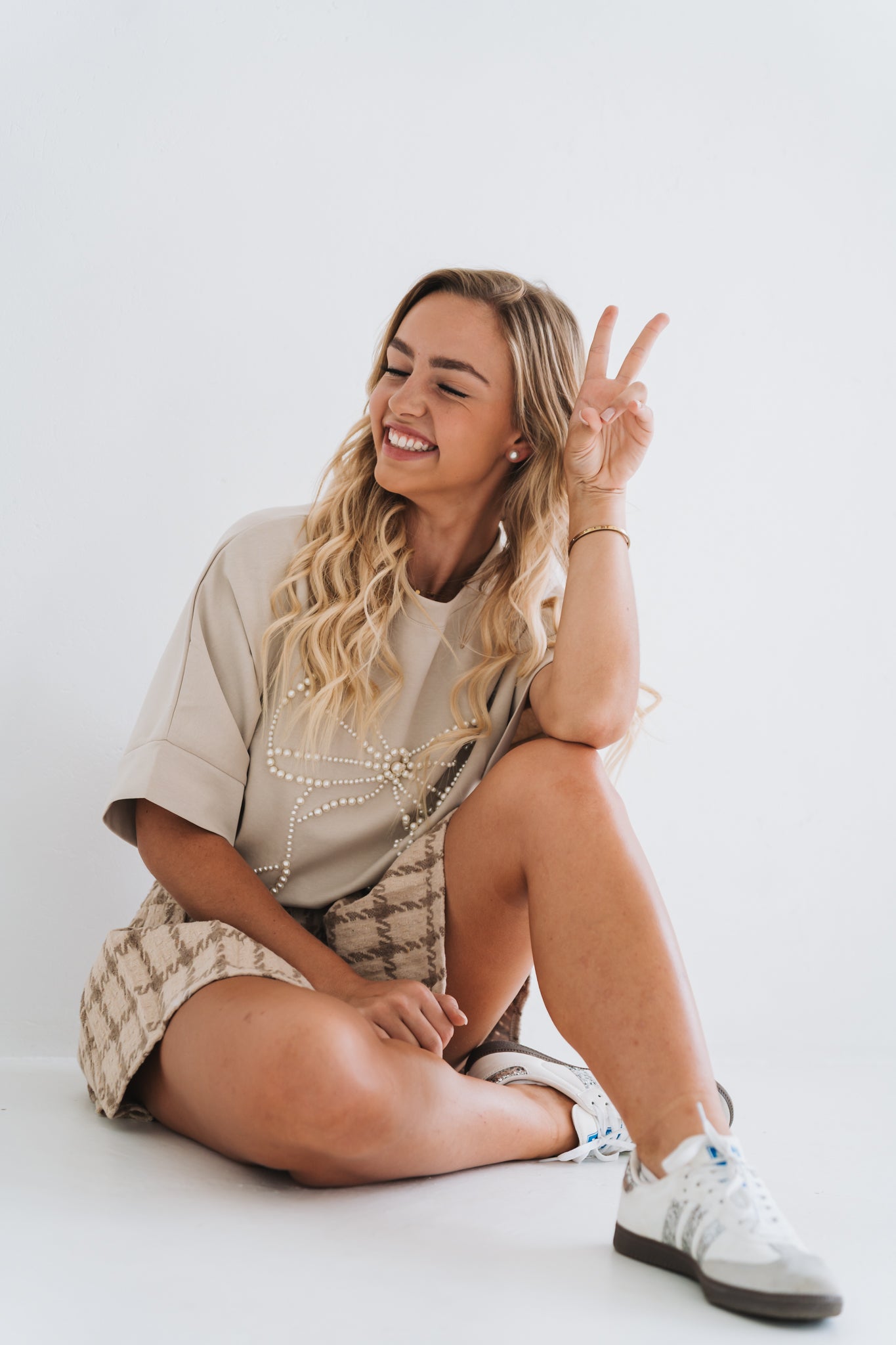 Pearl Bow Tee Beige | One Size / Fits 30-36