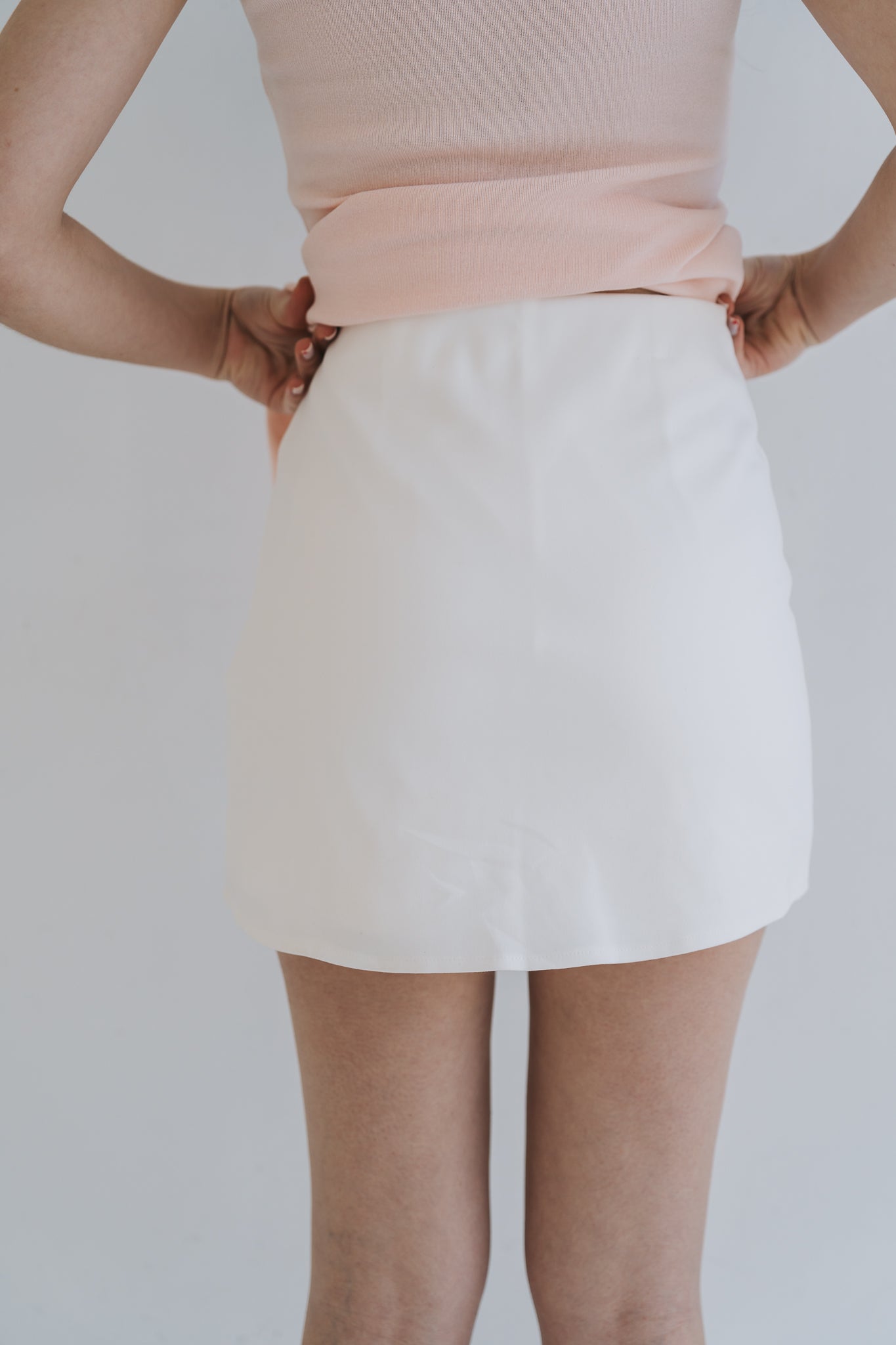 Lola Skort White